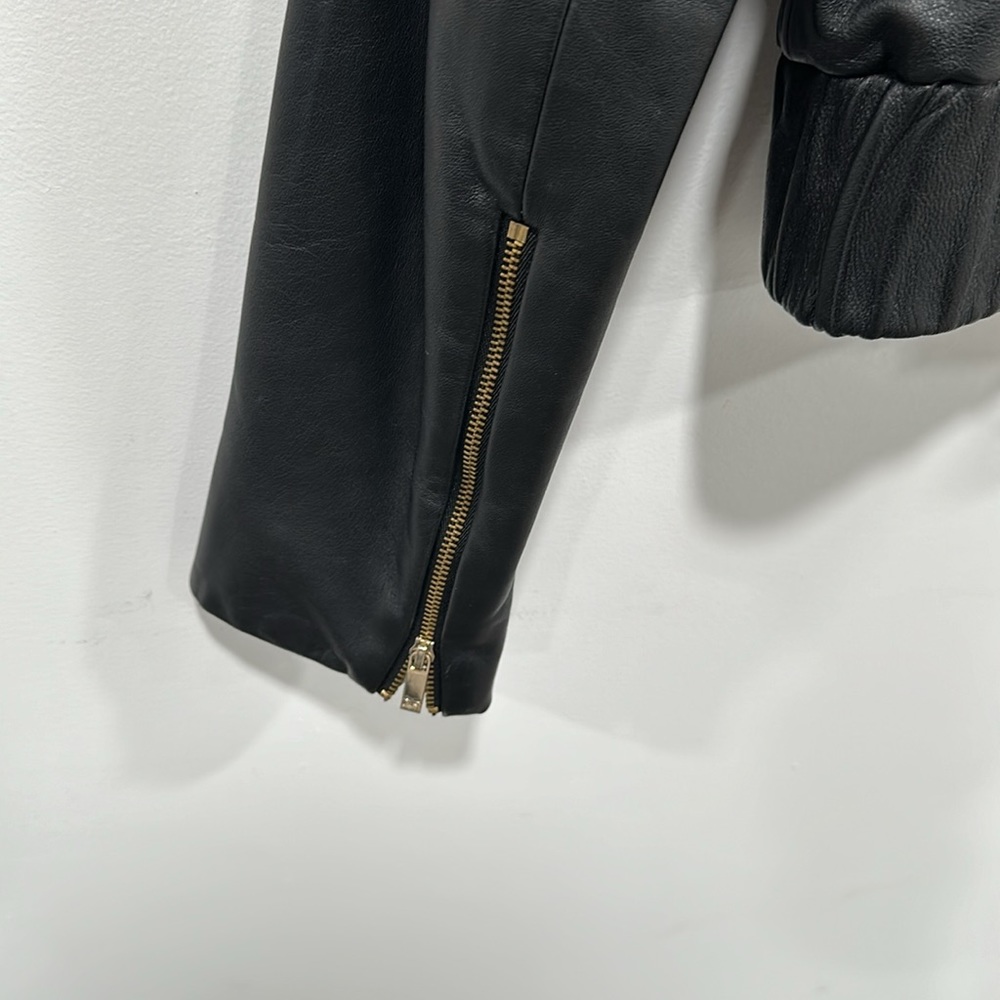 Gorgeous designer leather jacket, gold hardware, chic style, excellent condition - Picture 10 of 10